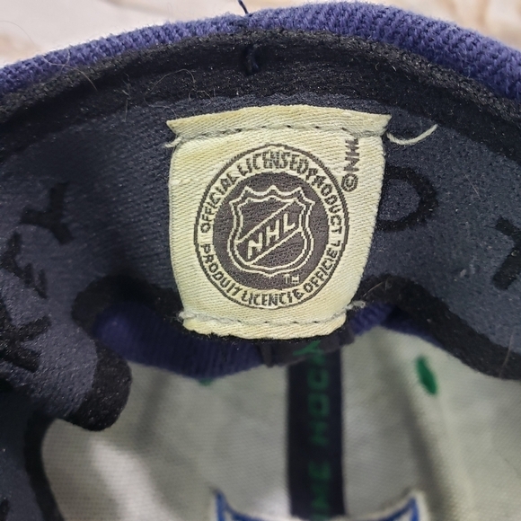 Vintage Old Time Hockey Hartford Whalers Flex Fit Baseball Hat Blue Green NHL - Picture 10 of 11